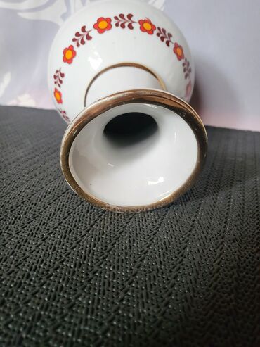 Ostali kućni dekor: Vaza Zajecar porcelan 70te.god. Vaza je perfektna,sve na vazi odsjaj — 7