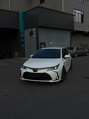 Toyota Corolla: 2023 г., 1.8 л, Вариатор, Гибрид, Седан
