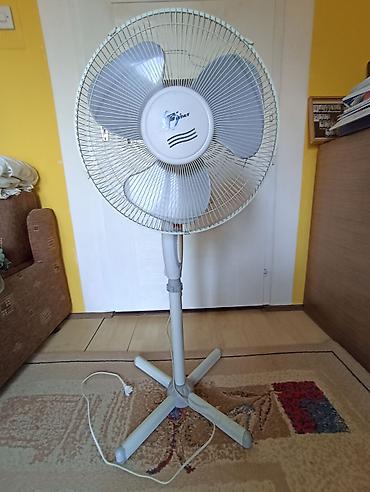 dvd player za auto: Dva komada ventilatora sa slika, cena je za oba 2000 dinara — 1