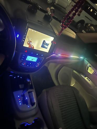 obşifka: Hyundai Santa Fe SUV – 4WD, avtomat, qara rəng Mühərrik və yürüş: - — 2