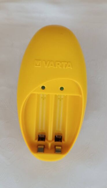 rovus pegla na paru: Varta Easy Energy Mini Charger Type 57066 za Ni-MH AA/AAA baterije