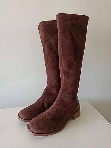 ugg rs: Dostupne u broju 39
Unutrasnje gaziste 25 cm
1800 rsd 💥 — 5