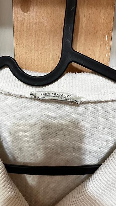 тоненькие кофточки: Уютный свитер от Zara Trafaluc с мягкой текстурой букле. Модель — 3
