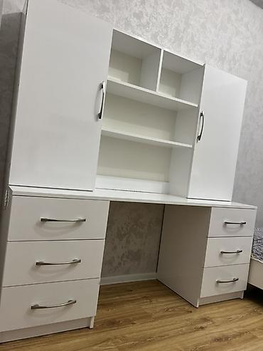 Ev və bağ: Düz masa, Stulsuz, Polkalı, Siyirməli, MDF — 1