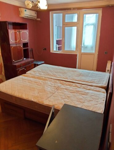 Uzunmüddətli kirayə mənzillər: Komidin: Kiçik ölçülü, bir neçə çekmecəli. - Radiator: Divara — 1