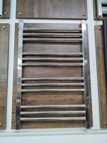 Çanaqlar, tülpanlar: Paslanmayan poladdan divara montaj olunan dəsmal radiatoru