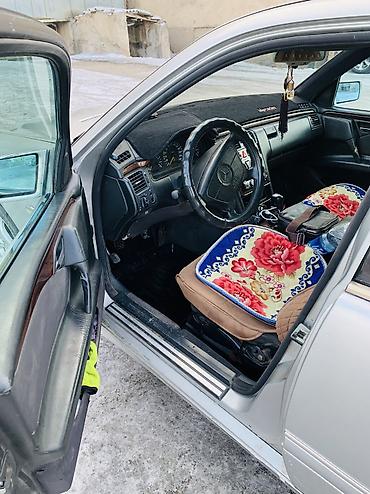 Mercedes-Benz: Mercedes-Benz E-Class: 1995 г., 2.3 л, Ручные, Бензин, Седан — 8