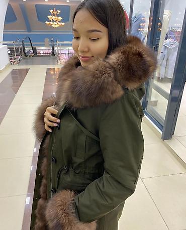 Пуховики и зимние куртки: Продаю НАТУРАЛЬНУЮ парку. Очень теплая и мягкая.Нарукавники — 8