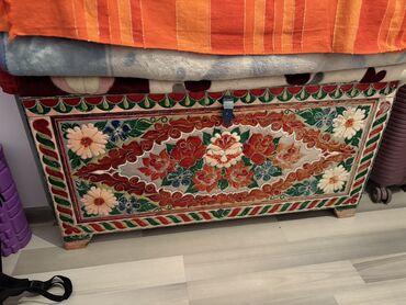 кресло деревянное: Сандык, Башка максатка арналган, Жыгач, түсү - Кызыл
