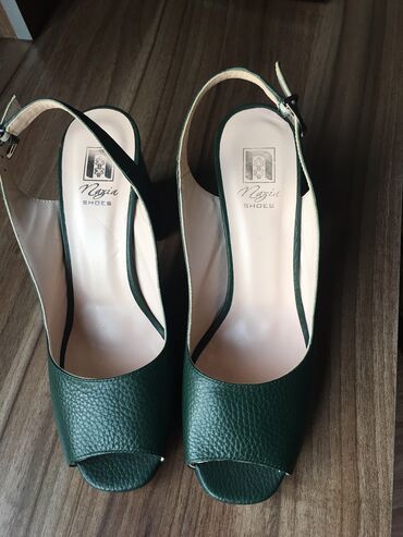 женская обувь 38 размер: Продаю Босоножки с открытым носом, материал кожа, размер 38, Турция