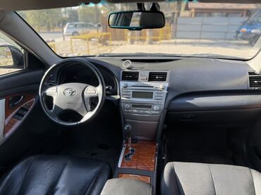 обмен на дом в городе каракол: Toyota Camry, седан, черный цвет кузова. Кузов и экстерьер: - Литые