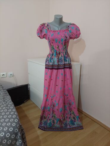 duga letnja haljina: Duga haljina u pink boji
Velicina je L

Duzina: 125cm
Grudi: 40cm