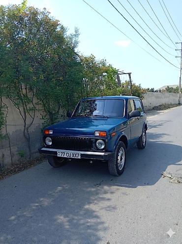 reduktur: Lada Niva (VAZ 2121) – mavi rəngli, 3 qapılı off-road SUV — 3