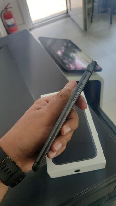 telefon qutusu: IPhone 11, 128 GB, Black Titanium