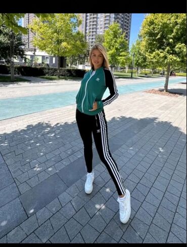 Gornji i donji deo: Nova boja 
likra s, m, l, xl, 2xl 
Cena 3200 din — 21