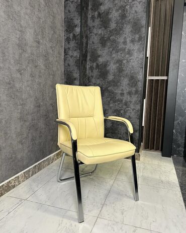 Ofis və oyun kresloları: Yeni, Təkərli, Qolları tənzimlənir, Dəri — 18