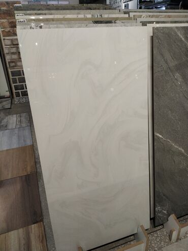 metbex kafeli: Böyük ölçülü keramika/porcelan plitə - Rəng və naxış: açıq krem-ağ