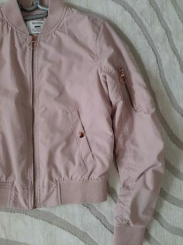 lisica kupaci: Bershka fantasticna jakna,kao nova. Boja mnogo lepsa uzivo. Velicina — 3
