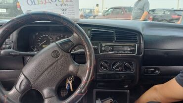 коробка пассат б4: Volkswagen Golf: 1995 г., 1.6 л, Механика, Бензин, Хетчбек