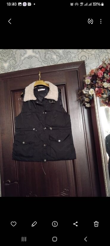 шуба норк: Жилетка женская утеплённая, чёрного цвета. - Материал верха: плотная