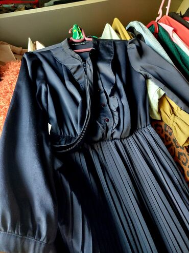 mona suknje nova kolekcija: Plisirana haljina. Jednom nosena na diplomskom. Kao nova. Lepsa uzivo