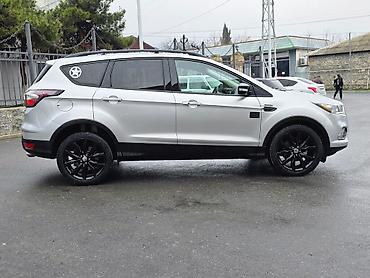 ford transit oluxana: Ford Escape: 1.5 l | 2017 il 56000 km Ofrouder/SUV — 7