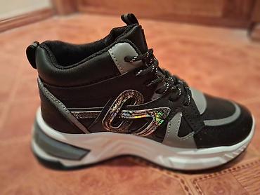 adidas krasovka: TƏÇİLİ SATILIR.REAL ALIÇIYA ENDİRİM OLUNACAQ.Uşaq/yeniyetmə üçün idman — 4