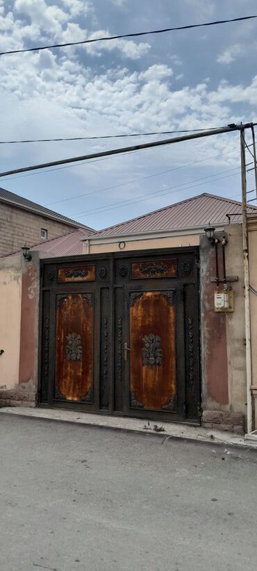 Həyət evləri və villaların satışı: Obyekt: Həyət evi Təsvir: - 1 mərtəbəli, ayrı həyəti olan ev. Geniş — 12