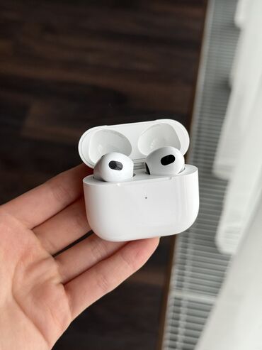 Наушники: Продаю наушники Airpods 3 в отличном состоянии (имеется коробка