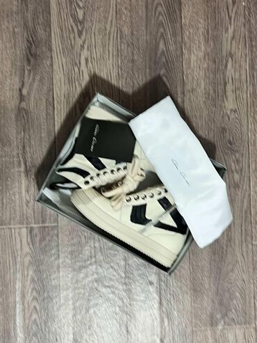 спортивные костюмы для женщин: Rick Owens унисекс, выполненные в контрастном черно-белом цвете