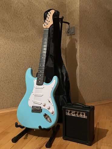 gitara amfi: Elektro gitar seti satılır. Setə daxildir: Elektro gitara, amfi 10w (