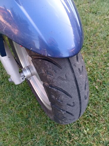 Ostali motocikli i skuteri: SYM skuter u plavoj boji, idealan za gradsku vožnju. Poseduje udobno na lalafo.rs — 10 Ostali motocikli i skuteri: SYM skuter u plavoj boji, idealan za gradsku vožnju. Poseduje udobno — 10