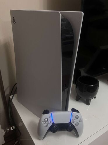 PS5 (Sony PlayStation 5): Na prodaju novi Sony PlayStation 5. Zamene ne prihvatam. Za više