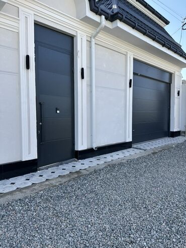 Секционные ворота: Секционные ворота с врезной калиткой (промышленные и бытовые) — 4