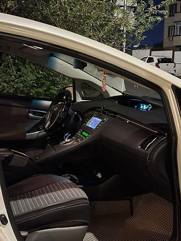 stop: Toyota Prius: 2015 г., 1.8 л, Автомат, Гибрид, Лифтбек — 10