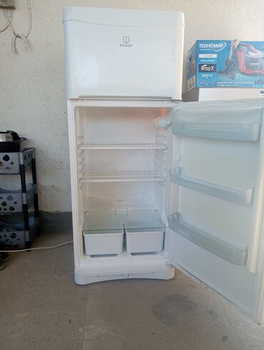 руль для гонок: Муздаткыч Indesit, Колдонулган, Эки камералуу, 60 * 150 *
