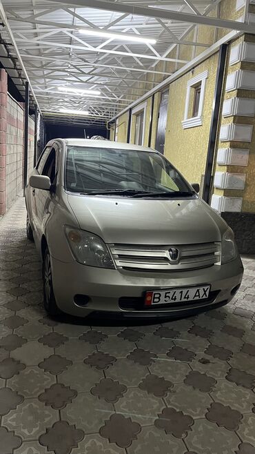 Toyota: Toyota ist: 2002 г., 1.3 л, Автомат, Бензин, Универсал