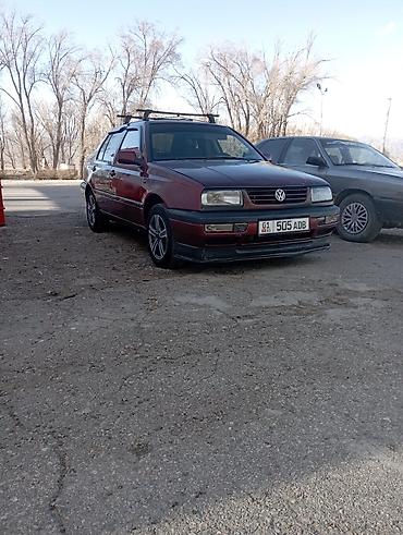 салон машины: Volkswagen Vento: 1993 г., Седан — 3