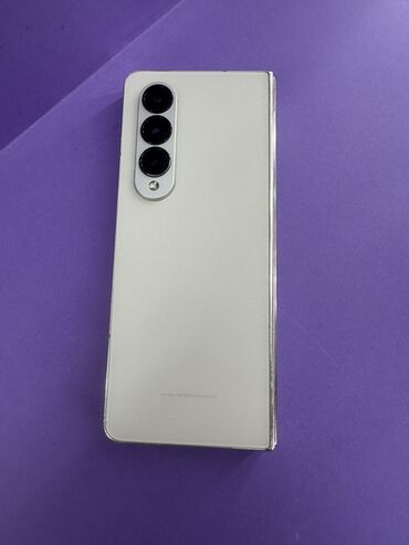 фото на стекле: Samsung Galaxy Z Fold 4, цвет - Бежевый