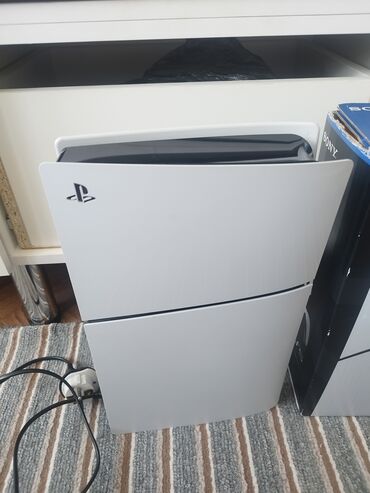 диск для плейстейшн: Продаю сони 5, Playstation 5 slim, в комплекте два джойстика, коробка