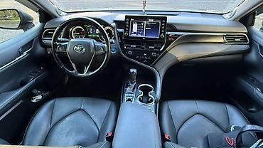целика: Toyota Camry: 2021 г., 2.5 л, Автомат, Гибрид, Седан — 8