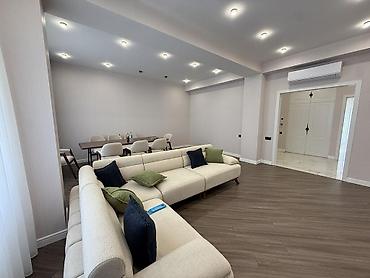 İcarəyə verilir 3 otaqlı yeni tikili 155 m², Ağ şəhər q. 2 800 AZN/ay at lalafo.az İcarəyə verilir 3 otaqlı yeni tikili 155 m², Ağ şəhər q. 2 800 AZN/ay