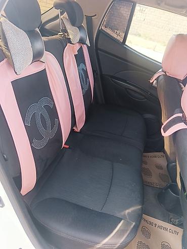 Kia: Kia Picanto, ağ rəng, hetçbek gövdə. Xüsusiyyətlər: - Kompakt şəhər — 10
