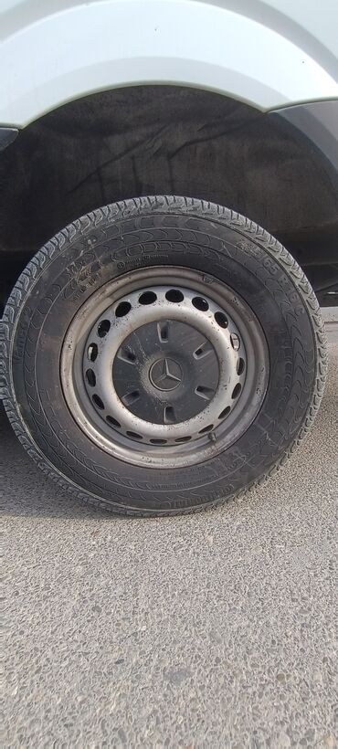 off road təkərləri: Salam təkərlər satılır işlənmiş amma problemi yoxdur 235/65 R16 C Bir