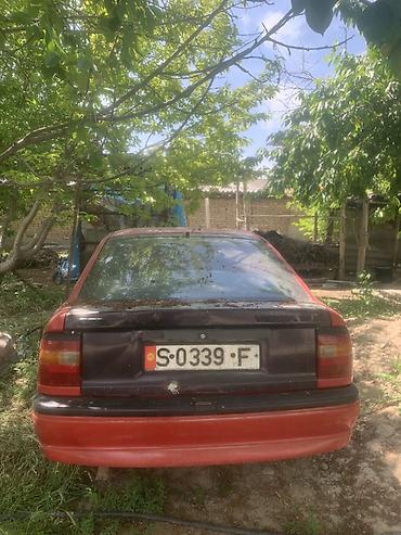 Opel Vectra: 1991 г., 1.8 л, Механика, Бензин, Седан at lalafo.kg Opel Vectra: 1991 г., 1.8 л, Механика, Бензин, Седан