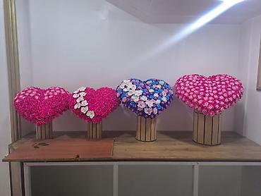 Букеты из живых цветов: Сердце из роз на подставке - Объёмная композиция в форме сердца — 2