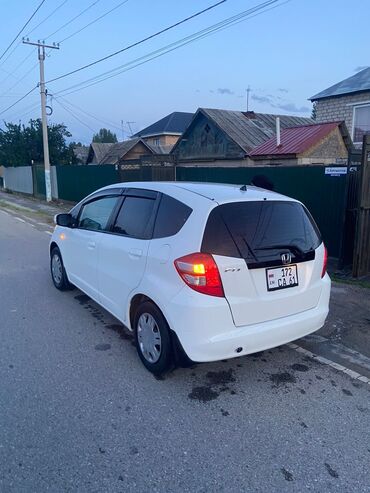 машина гольф 3: Honda Fit: 2008 г., 1.3 л, Автомат, Бензин, Хэтчбэк