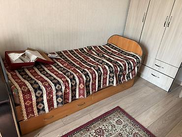 Гарнитуры для зала: -Односпальная кровать 2000 сом Диван кровать 5000 сом + вешалка — 1