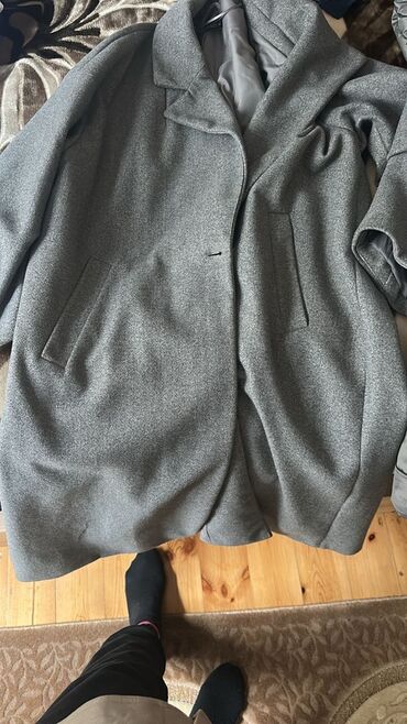 Kurtkalar: Qışlıq üst geyimlər dəsti Zara palto 50 azn Boz balonka 30 azn Xaki — 8