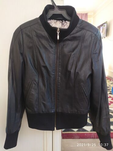 Куртки: Женская куртка S (EU 36), цвет - Черный